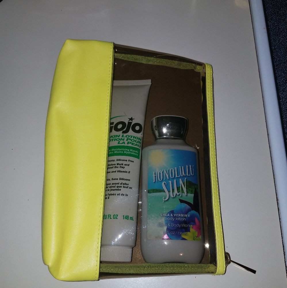 Updated Pics: Large see through bags (Set of 3)